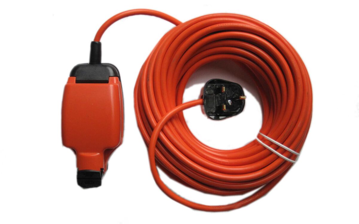 Waterproof & Heavy-Duty Outdoor Extension Cords: Safety Tips and Buying Guide