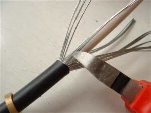 how to cut armoured cable