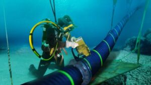 how undersea cable is laid